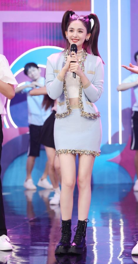 可爱双马尾女生古力娜扎美腿笔直性感(2/9)