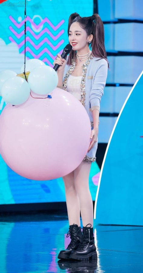 可爱双马尾女生古力娜扎美腿笔直性感(3/9)