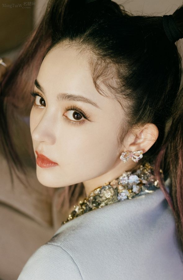 可爱双马尾女生古力娜扎美腿笔直性感(7/9)