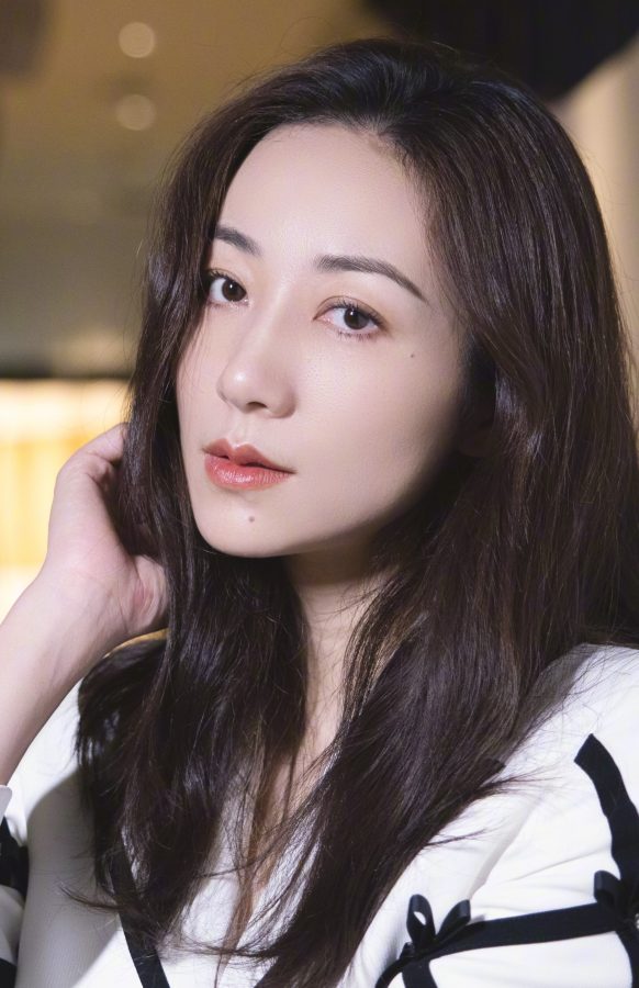 《时光音乐会》韩雪白色尖头高跟脚背光滑（第3张/共6张）