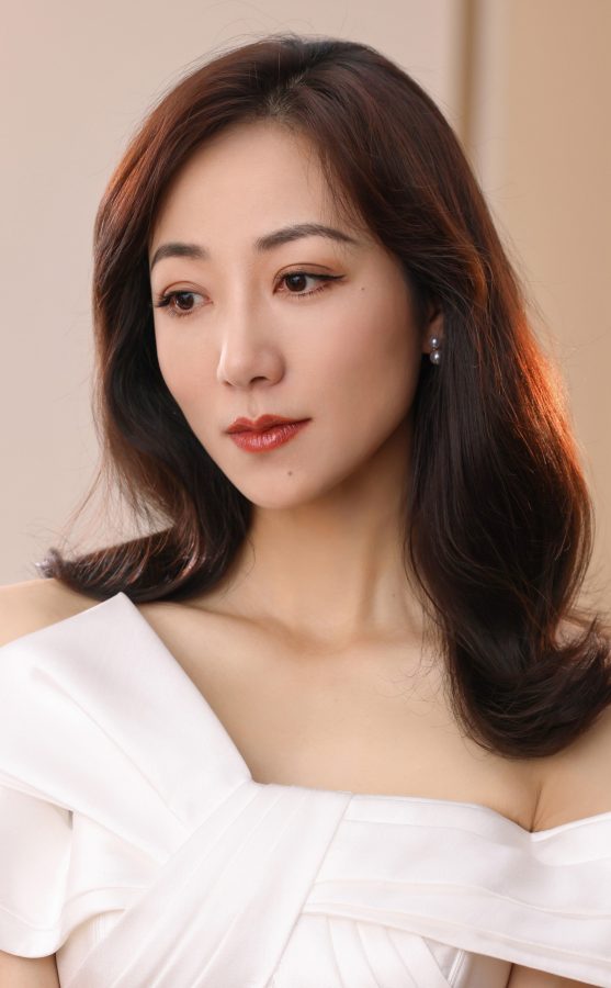 韩雪身着白色高级礼服美脸迷人(2/5)