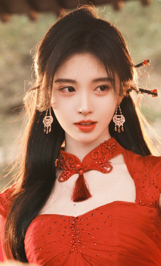国风美女鞠婧祎高开叉红裙显露美腿(4/4)