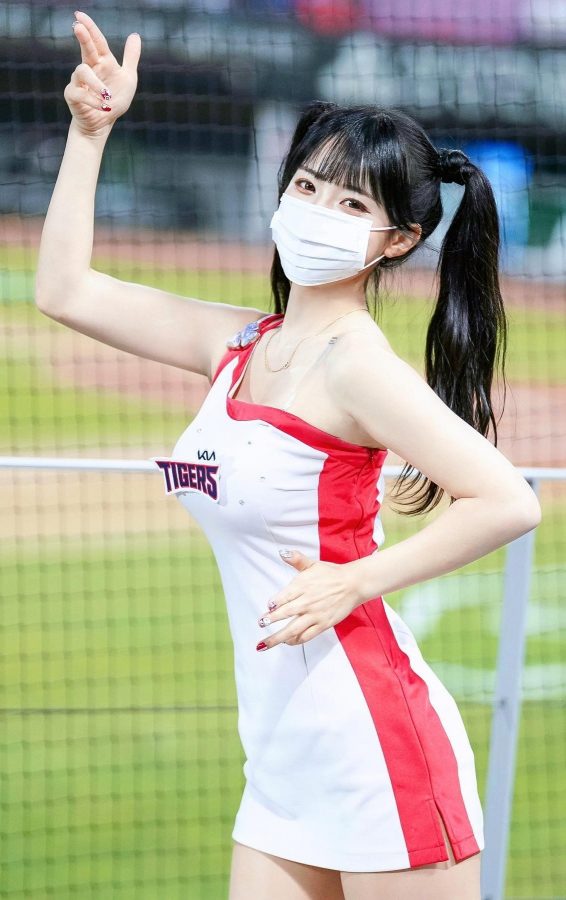 可爱的啦啦队女生李多惠小短裙美腿(5/5)
