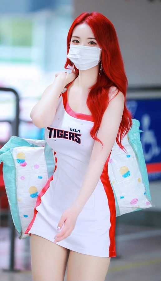 李多惠亮出白皙美腿为球队助力(5/6)