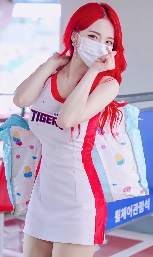 李多惠亮出白皙美腿为球队助力(6/6)