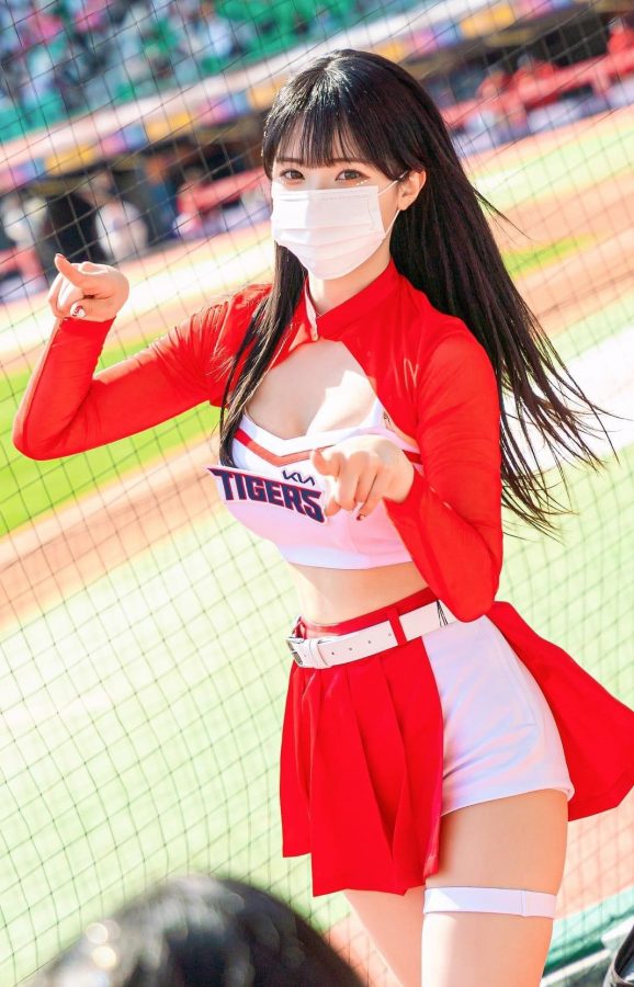 啦啦队美女李多惠好胸好腰好腿(1/10)