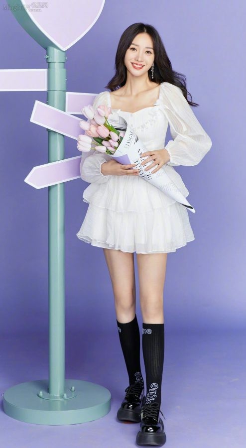 柳岩细长腿穿棉筒袜准备录制节目(1/4)