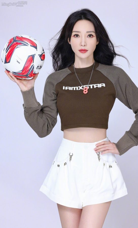 女神柳岩脸美腿细球大(2/9)