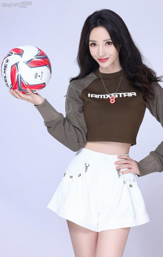 女神柳岩脸美腿细球大(4/9)