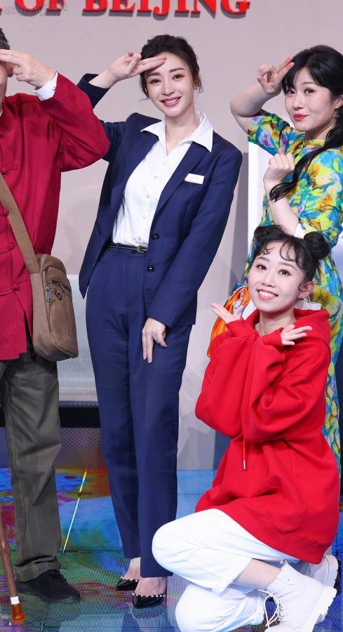 Liu Yan, the lobby manager in the Beijing TV Spring Festival Gala sketch "Anti-Fraud Bank", is really beautiful(5/5)