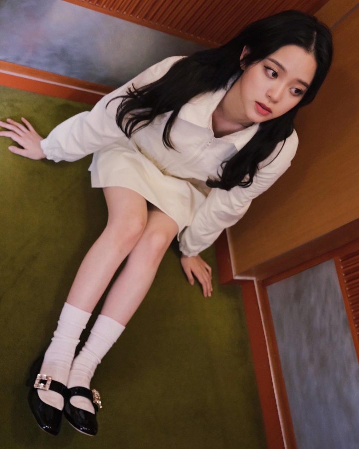 年轻的大提琴演奏者欧阳娜娜滑嫩的少女腿(2/3)
