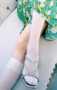 欧阳娜娜穿半透明短筒白丝袜