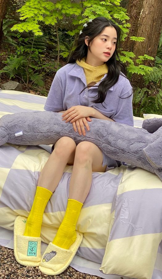 欧阳娜娜可爱小脚丫穿黄色棉袜子(5/8)