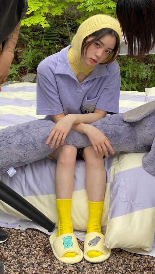 欧阳娜娜可爱小脚丫穿黄色棉袜子（第8张/共8张）