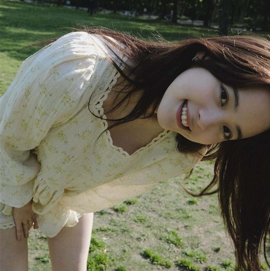 甜美少女欧阳娜娜可爱的短棉袜小脚(1/5)