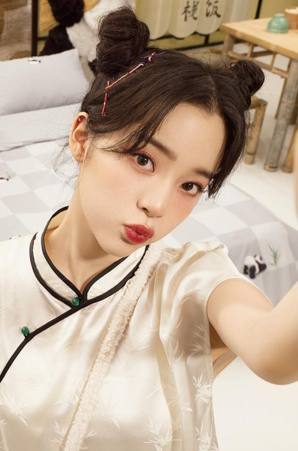 甜心少女欧阳娜娜穿熊猫竹子元素旗袍玉腿纤长(3/3)