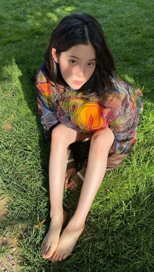 阳光照射下欧阳娜娜玉腿泛起迷人光泽(1/4)
