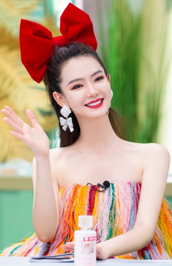 《Beauty小姐》节目现场戚薇脱鞋泡脚(3/7)