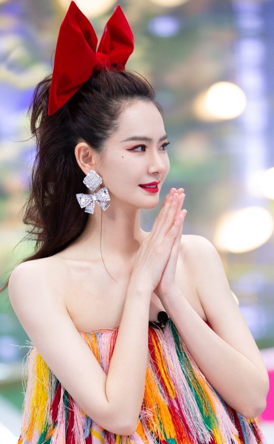 《Beauty小姐》节目现场戚薇脱鞋泡脚(4/7)