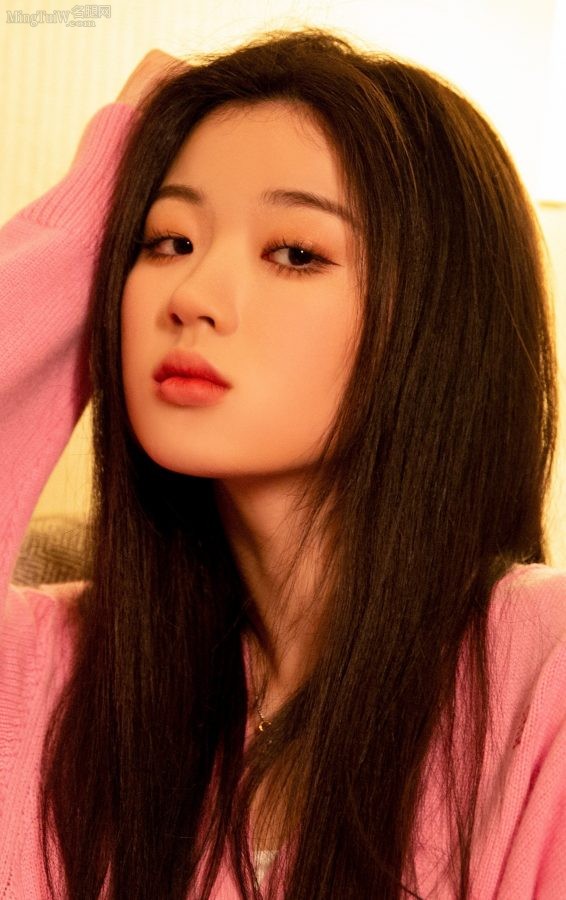 好声音冠军单依纯粉裙下的少女细腿(2/2)