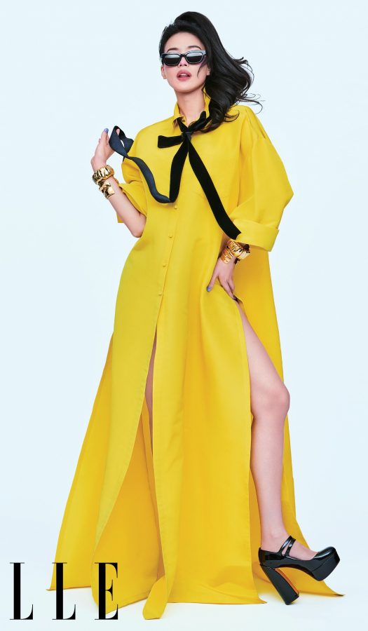 时尚杂志舒淇亮黄色高开叉裙美腿写真（第3张/共3张）