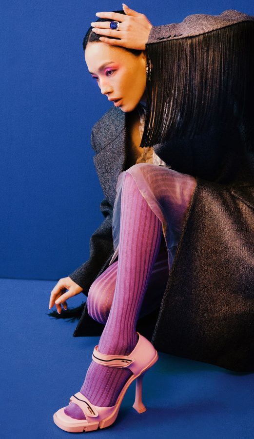 《VOGUE》舒淇美腿高跟优雅风情(1/4)