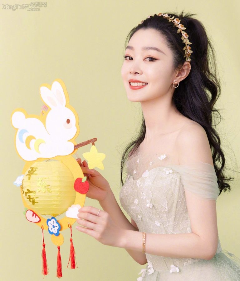 Spring Festival Gala "Green Waters and Green Mountains" Song Yiyu's cool feet, high heels and green gauze skirt are full of fairy spirit(5/5)