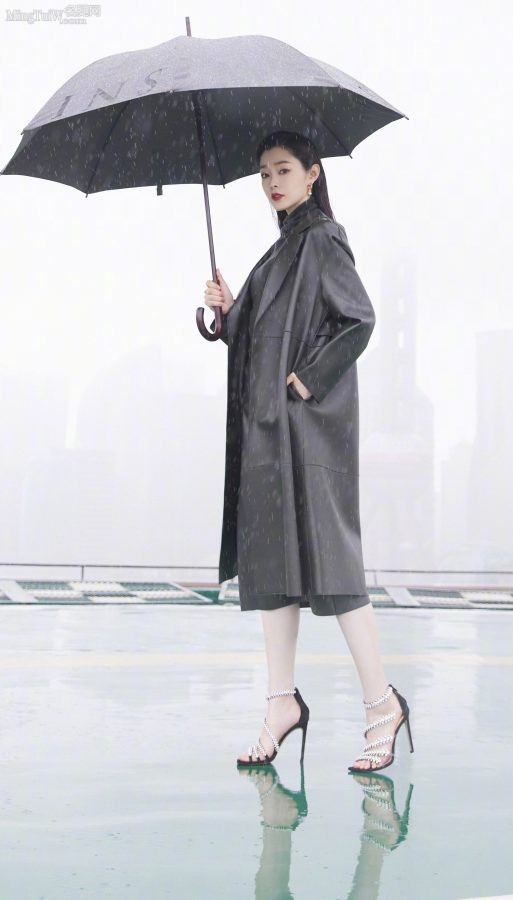 冰清玉洁宋轶雪白美脚踩细高跟(2/5)