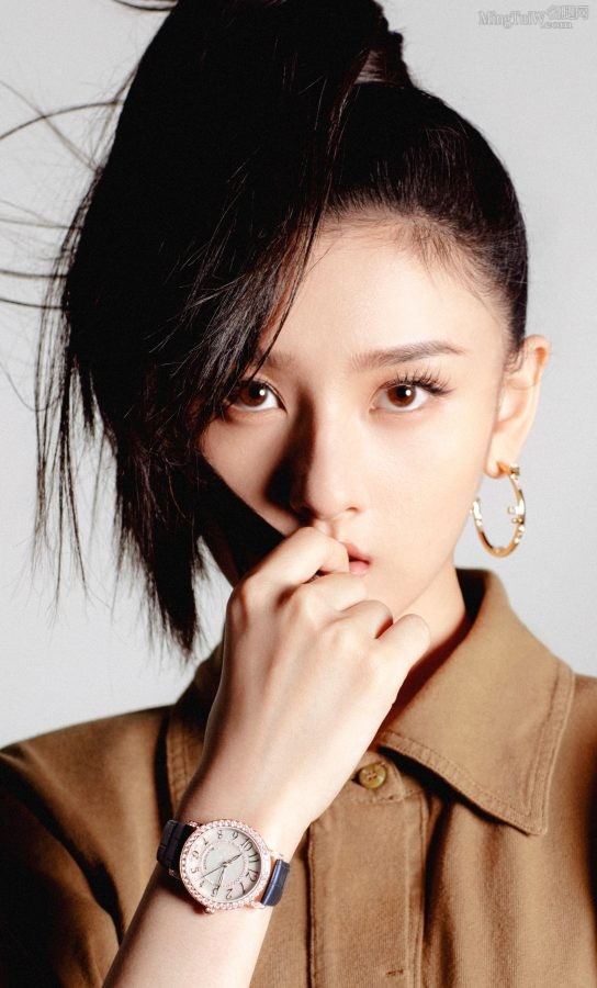 《红秀》杂志宋祖儿美腿长靴封面写真大片(6/10)