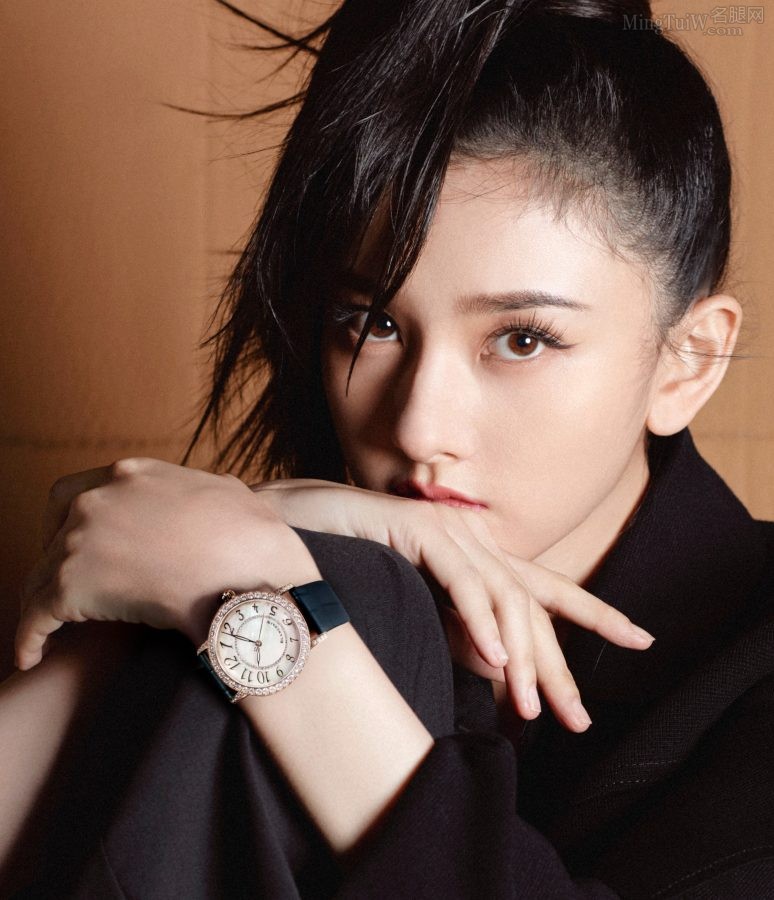 《红秀》杂志宋祖儿美腿长靴封面写真大片(9/10)