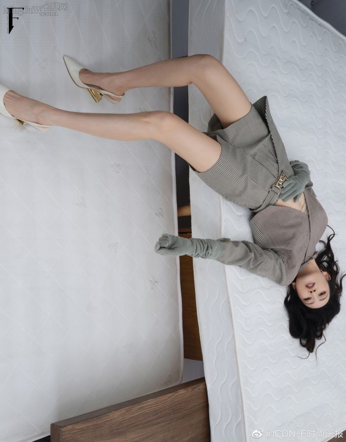 《时尚画报》杂志王鸥穿多套衣服展示美腿高跟（第2张/共15张）