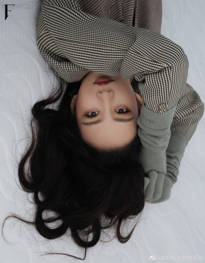 《时尚画报》杂志王鸥穿多套衣服展示美腿高跟(3/15)