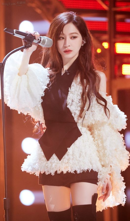 王心凌美腿穿长靴妆容魅惑和谭维维深情对唱(5/7)