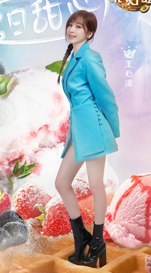 《听说很好吃》王心凌这身蓝色西装、这勾人的眼神、这美丽的大腿真的太好看了(5/7)