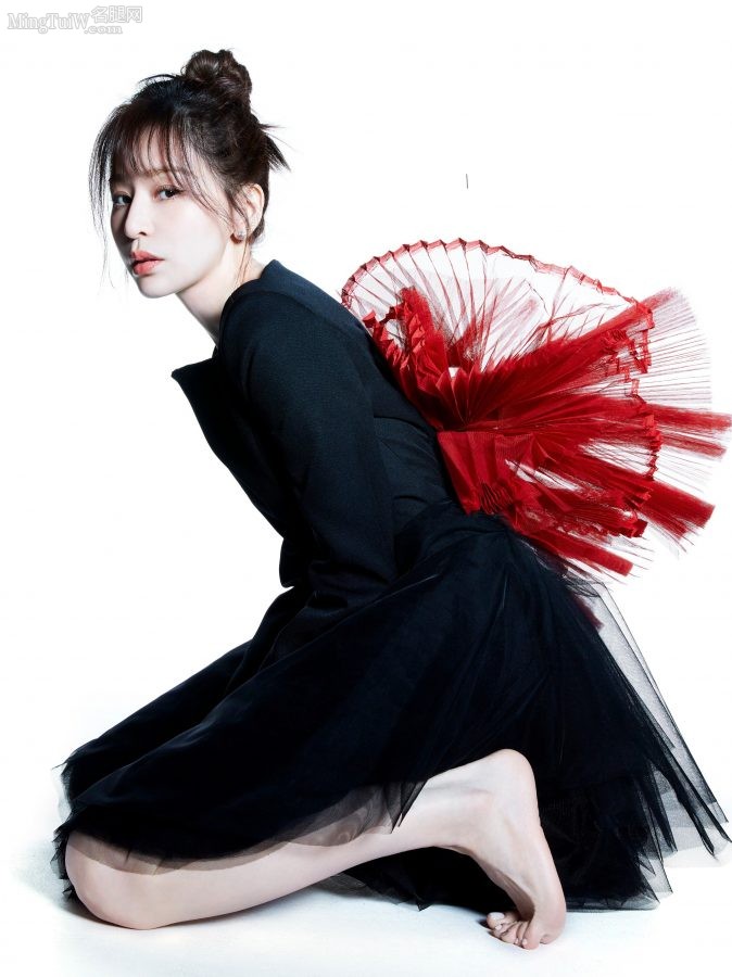 王心凌、吴莫愁、吴谨言、黄小蕾浪姐们联名芭莎写真大片(1/4)