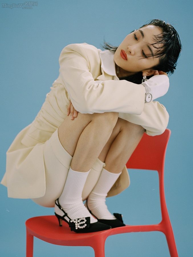 四川妹子王紫璇细长腿细高跟美照(1/5)