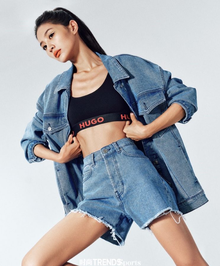 身材高挑的美女万籽麟细腰长腿杂志写真(3/4)