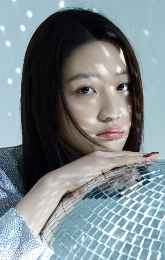 清纯女生向涵之翘腿坐姿(2/5)