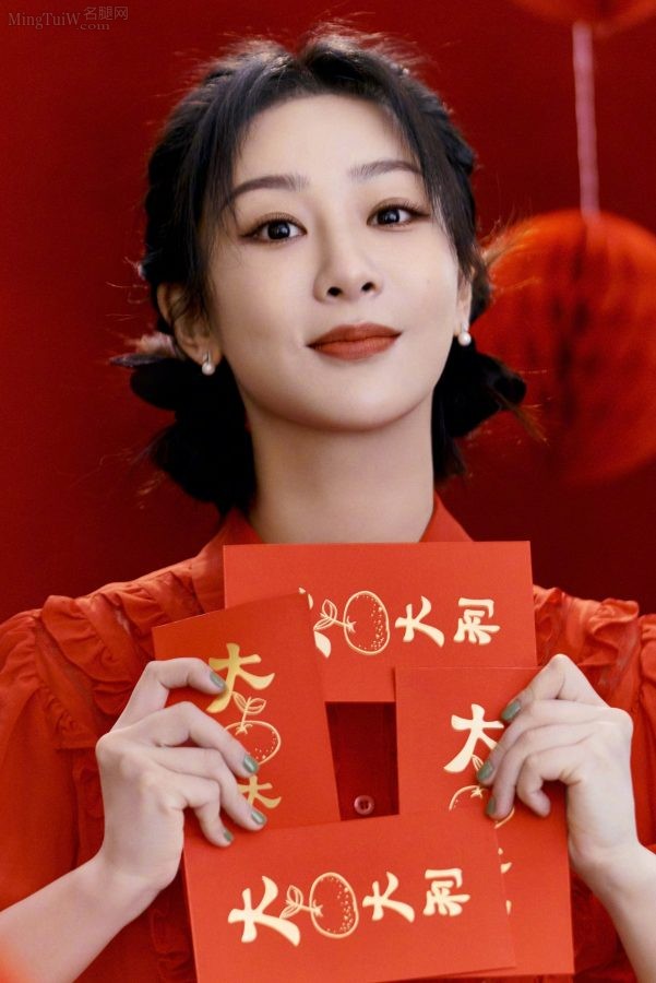 欢欢喜喜过新年杨紫穿喜庆红色长裙给你送祝福(4/4)