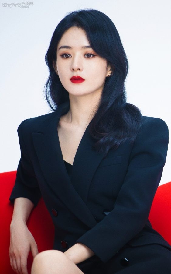 半熟御姐赵丽颖红唇配黑西装美腿纤长(2/4)