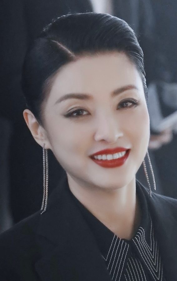 美周涛少见浓妆艳抹西装高跟照(3/4)