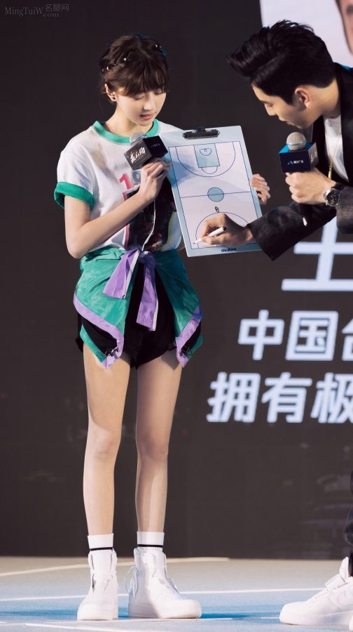 可爱小女生李凯馨笔直的长腿(2/6)