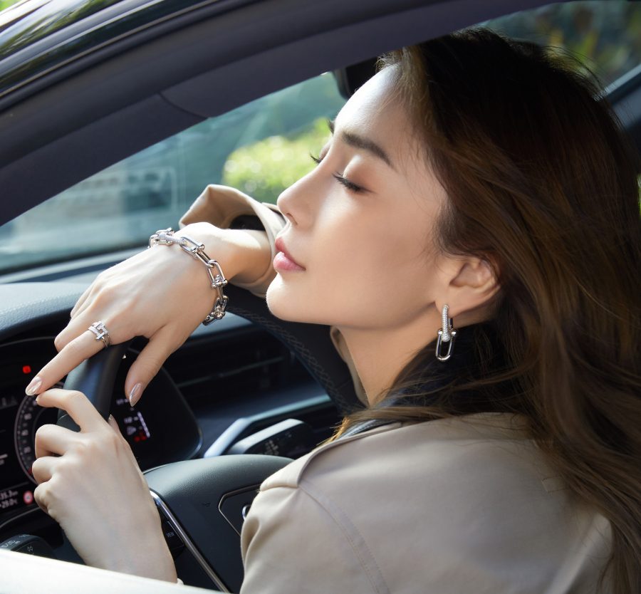豪车+美女组合杨颖Angelababy美腿长皮靴代言奥迪A7L(7/11)