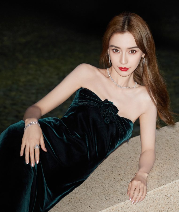 Angelababy杨颖穿低胸修身礼服大修S型曼妙身材不露腿也能冲(8/9)
