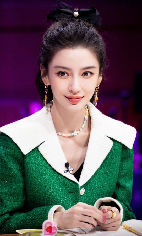 Angelababy杨颖甜蜜撩人录制节目另人心动(5/6)