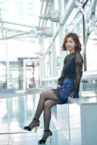韩国女演员张瑞希蕾丝短裙配黑丝袜优雅