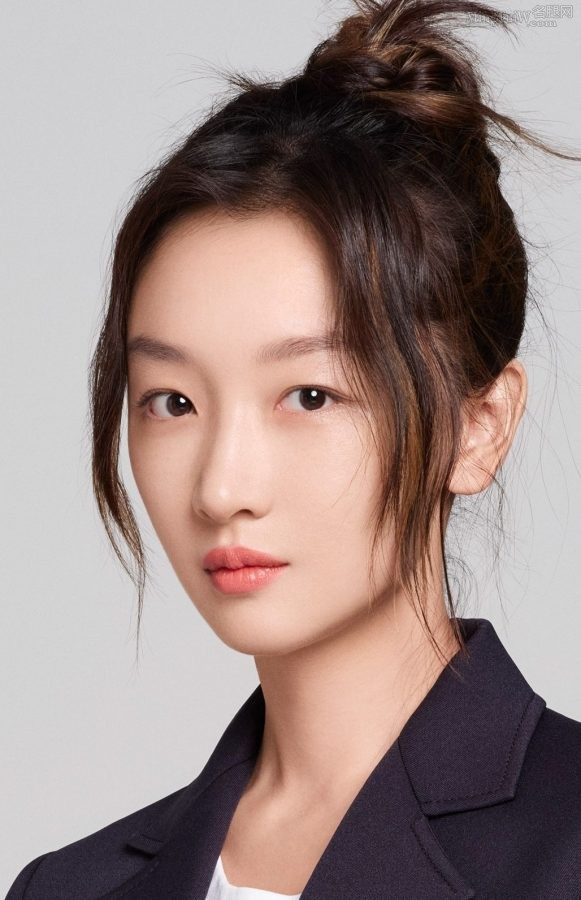 周冬雨复古校园风少女美腿白皙(4/4)