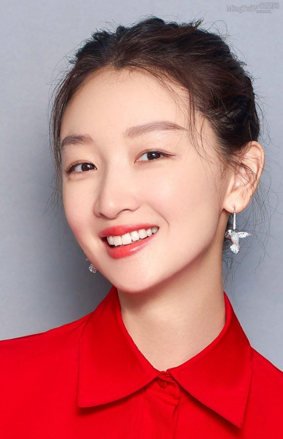 女演员周冬雨穿红色长裙透明高跟鞋脚丫太美(4/5)