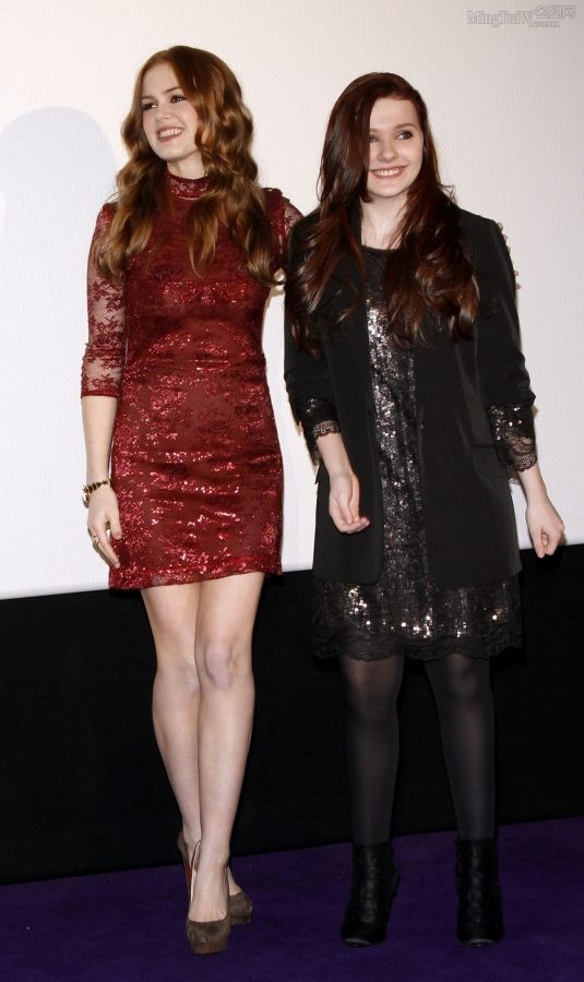 Isla Fisher短裙美腿+Abigail Breslin黑丝走红地毯(1/18)