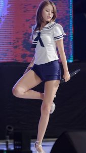 AOA穿水手服短裤热舞大腿太美